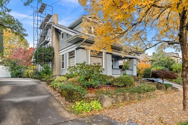 Building Photo - Elegant Grant Park Craftsman with Wine Cel...