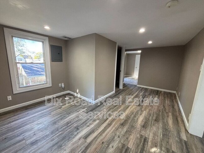 Building Photo - 424 Nordale Ave