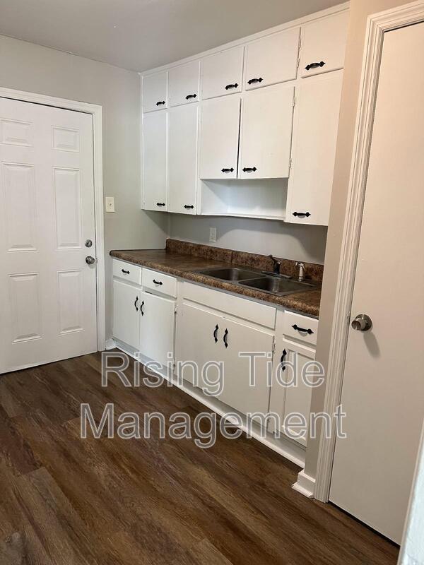 Building Photo - 3905 39th Ct N