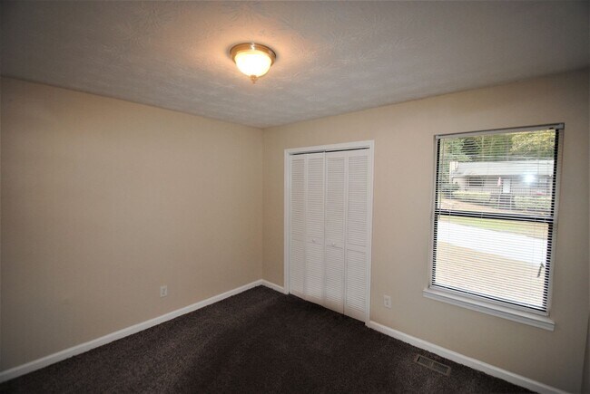 Building Photo - 1888 Cedar Chase Dr