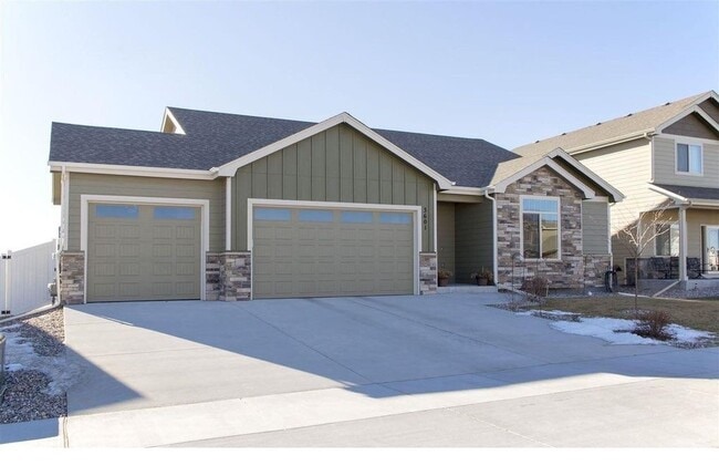 Building Photo - Elegant 3 Bedroom 2.5 Bathroom Home