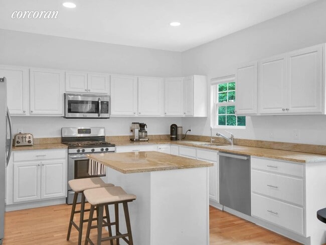 Building Photo - 32 Gardiners Ln