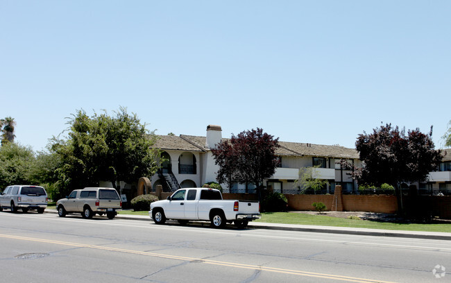 Primary Photo - Casa Del Rio