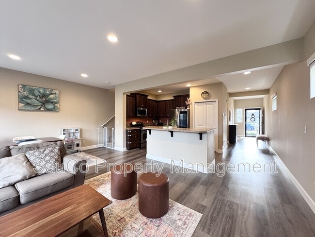 Building Photo - 4017 SE Lone Oak St