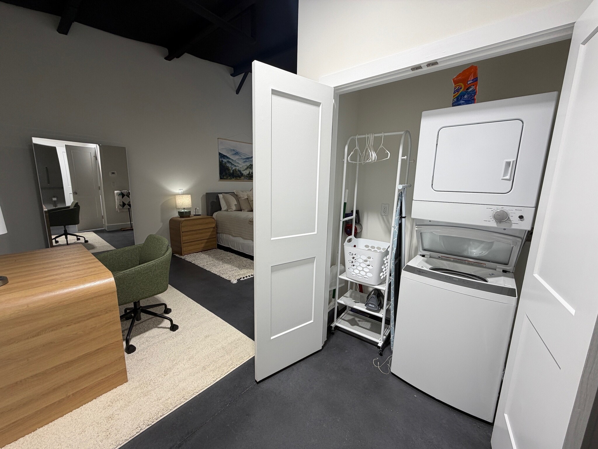 Building Photo - 804 N Moravian St