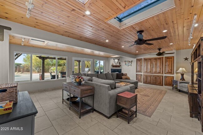 Building Photo - 1710 W Camino Dr