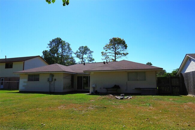 Building Photo - 206 Banyan Dr