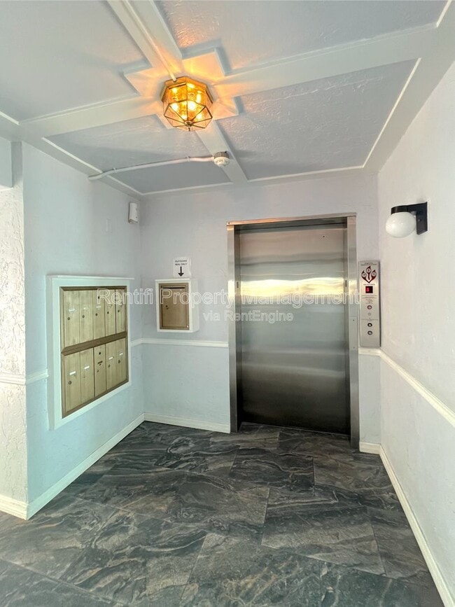 Building Photo - 2711 First Street