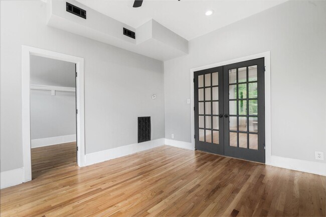 Building Photo - 6923 S Vernon Ave