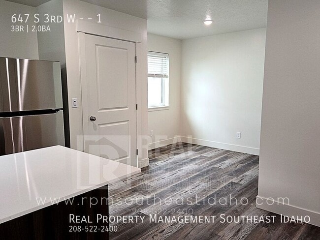 Building Photo - 647 S 3rd W