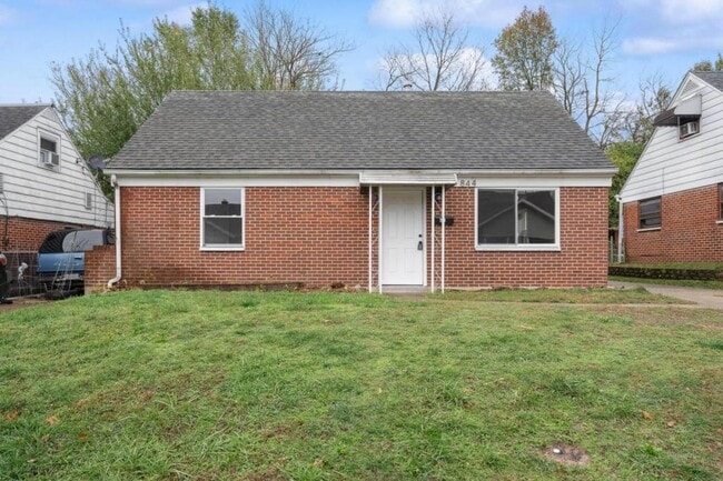 Building Photo - 844 Alverno Ave