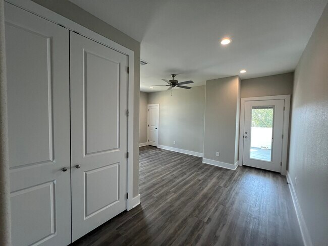 Building Photo - 308 Grove St