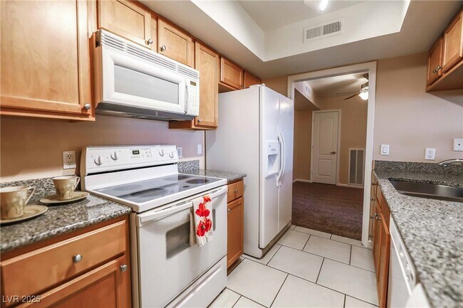 Building Photo - 683 Oakmont Ave