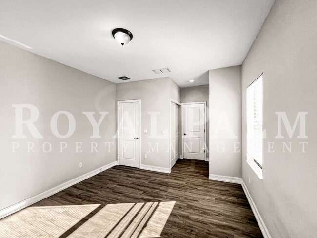 Building Photo - Big on Space, Smart on Layout — 3 bedroom 2.5 bath corner END UNIT pet-friendly townhouse!