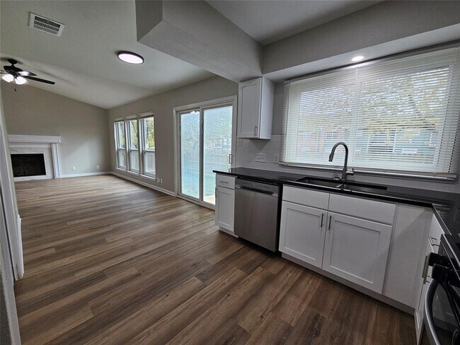 Building Photo - 1418 Hyridge Cir