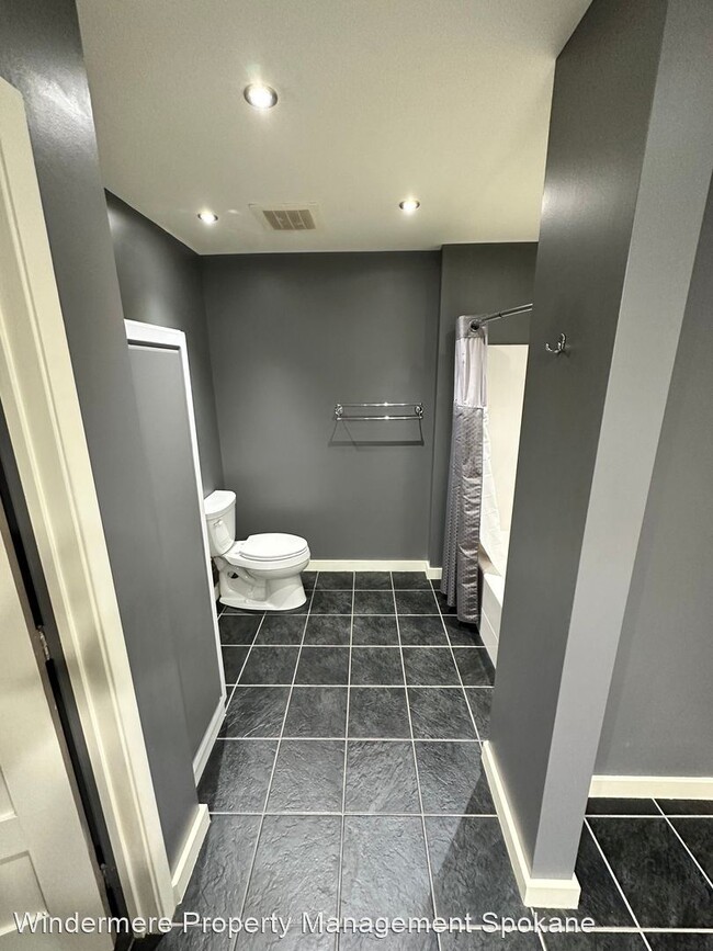 Building Photo - 1 br, 1 bath House - 315 W Riverside Ave #305