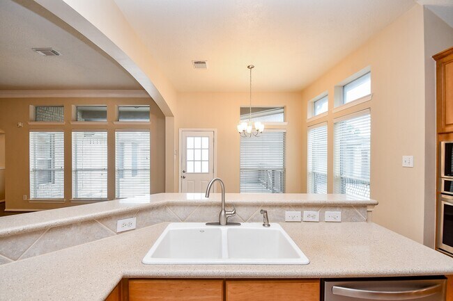 Building Photo - 10018 Park Meadow Dr