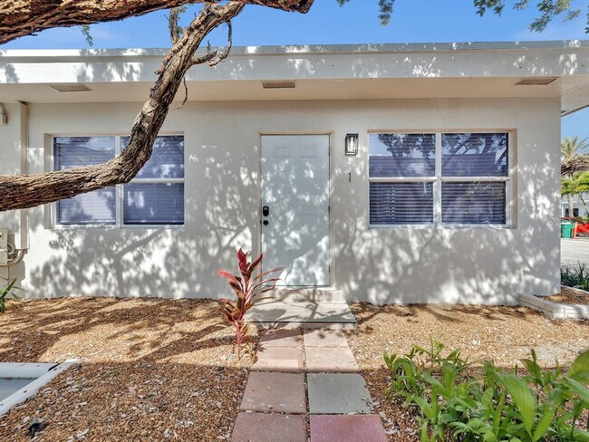 Building Photo - 318-320-320 Walnut St