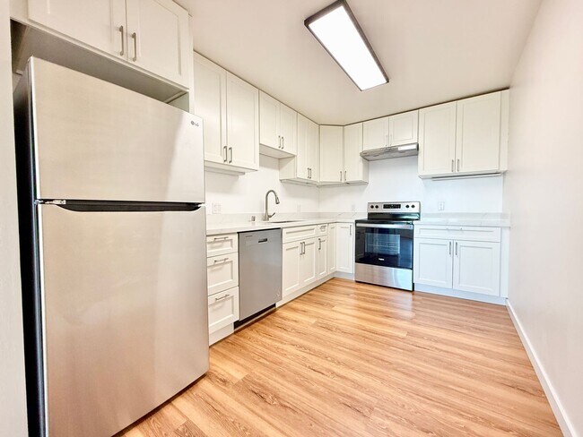 Building Photo - 670 Hillside Blvd