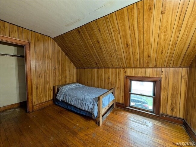 Building Photo - 325 Box Ave (Upper) Avenue Unit