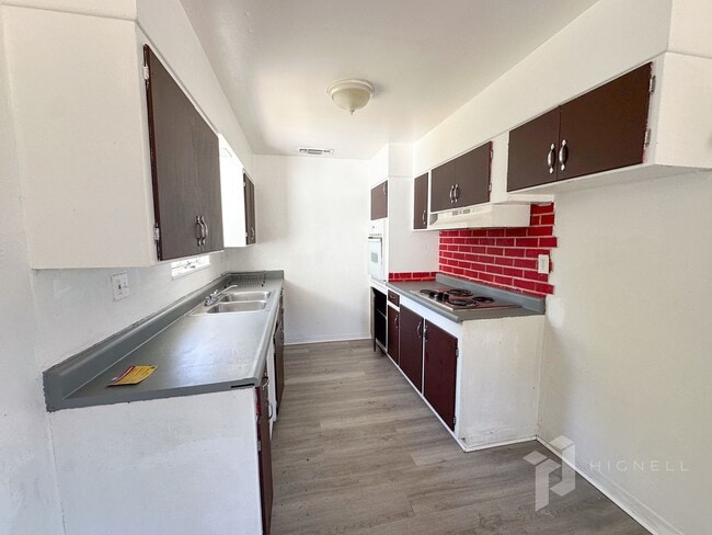 Building Photo - 3 Bedroom Oroville Home with garage and SHOP!