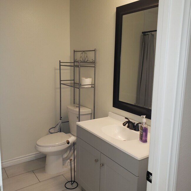 Building Photo - 13980 Mission St