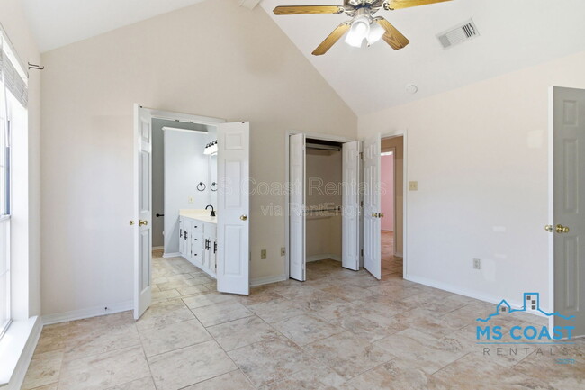 Building Photo - 880 Oio Pl