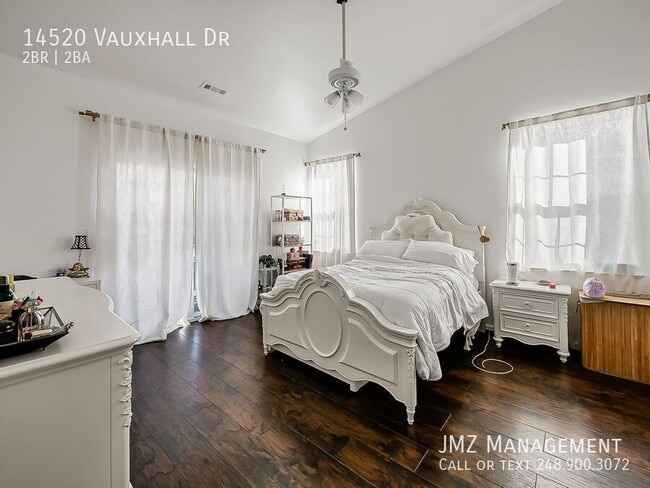 Building Photo - 14520 Vauxhall Dr