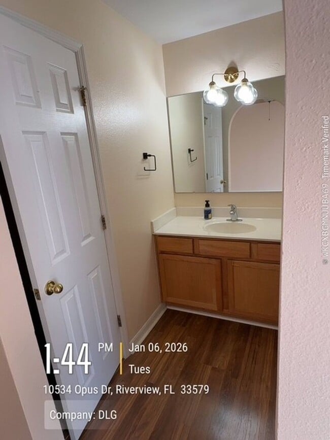 Building Photo - 3 Bd/2 Bath fully renovated home in South Fork