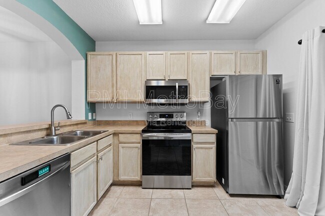 Building Photo - 5873 Fishhawk Ridge Dr