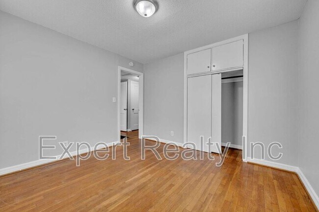 Building Photo - 920 Parkway Dr