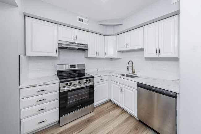 Building Photo - Newly Renovated 3-Bedroom Condo in Lindenwold