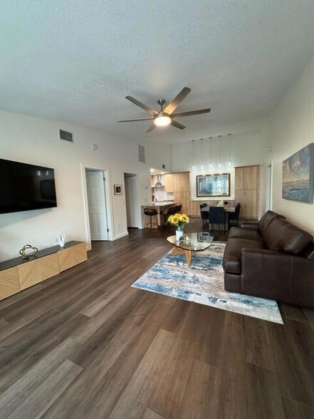 Building Photo - 8195 SE Croft Cir
