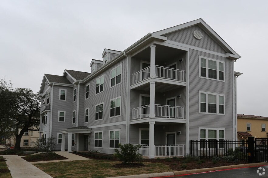 East Meadows Phase I 1223 N Walters San Antonio TX 78202 Apartment