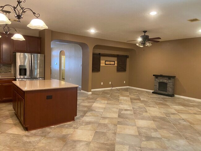 Building Photo - 16219 Peach Bluff Ln