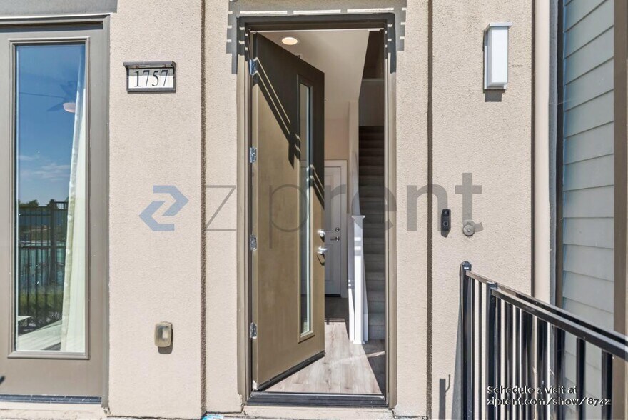 Building Photo - Unit