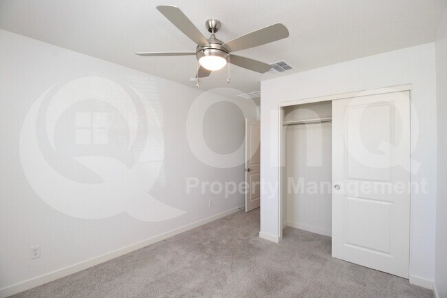 Building Photo - 2540 W La Salle St