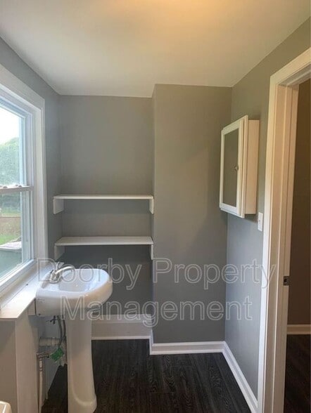 Building Photo - 2408 Cres Club Dr