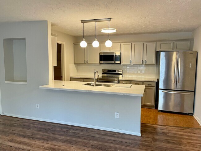Building Photo - 8051 Bay Branch Dr