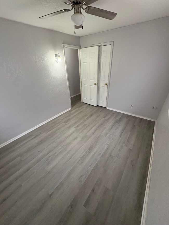 Building Photo - 1842 Shady Crest St