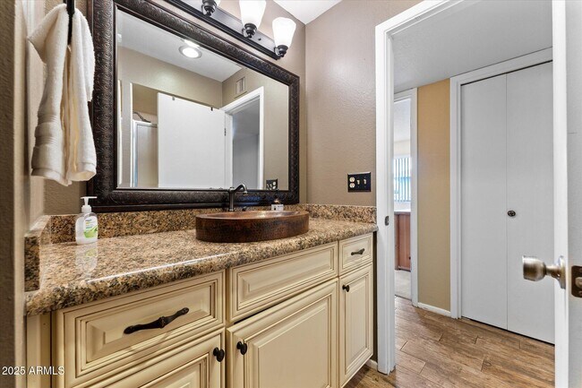 Building Photo - 5152 E Emerald Cir