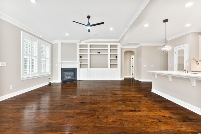 Building Photo - 1592 Buckingham Ave