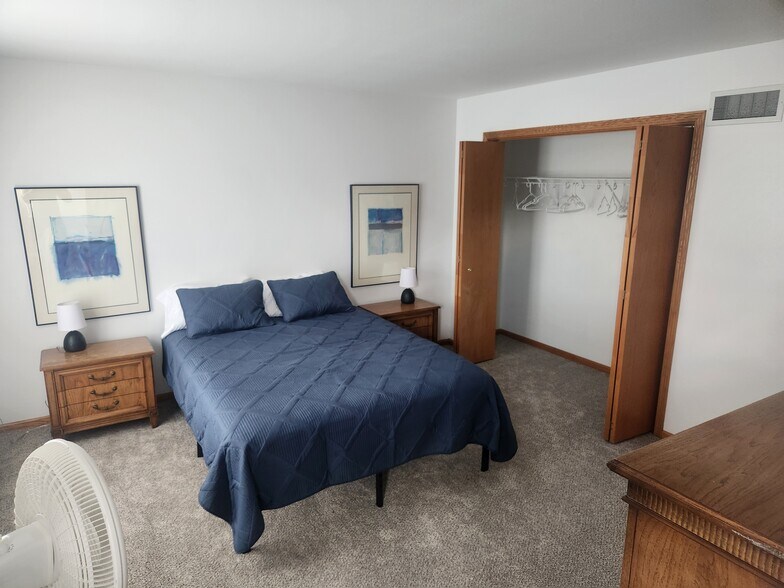 Bedroom 1 - 854 Parkview Dr