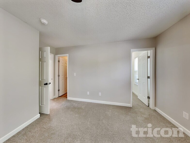 Building Photo - 3933 Far West Dr