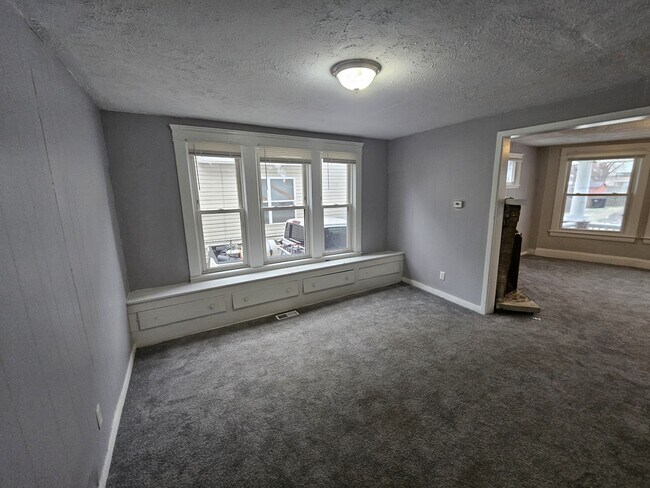 Building Photo - 10602 Earle Ave