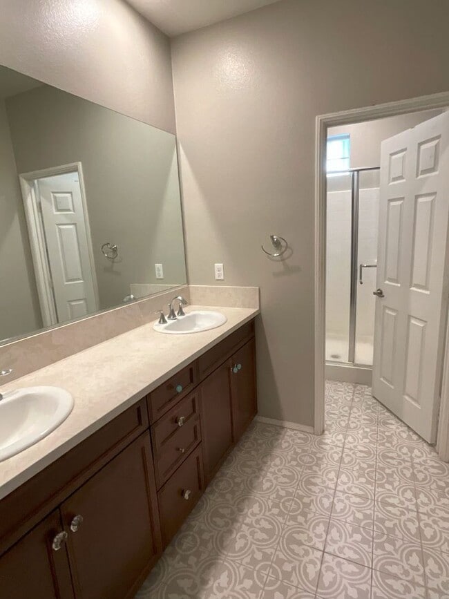 Building Photo - 3 Bed 2 Bath in the Eastlake Vistas
