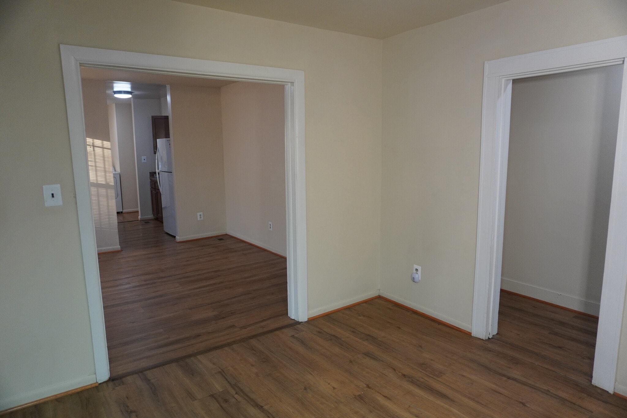 Building Photo - 217 Center St