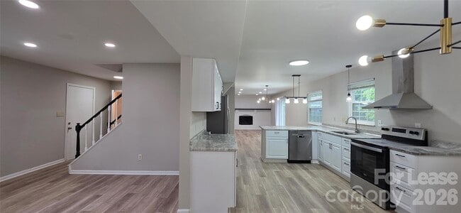 Building Photo - 7200 Shadowlake Dr