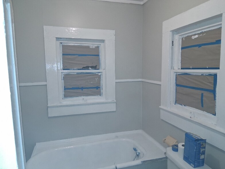 Building Photo - 1903 Shirland Ave