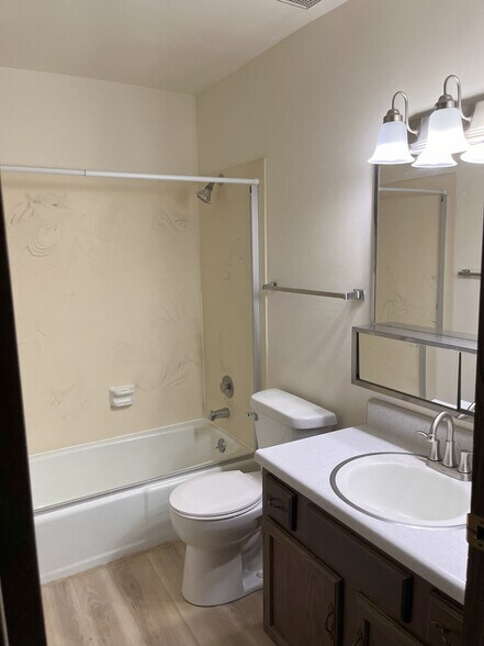 Building Photo - 117 W Grant St